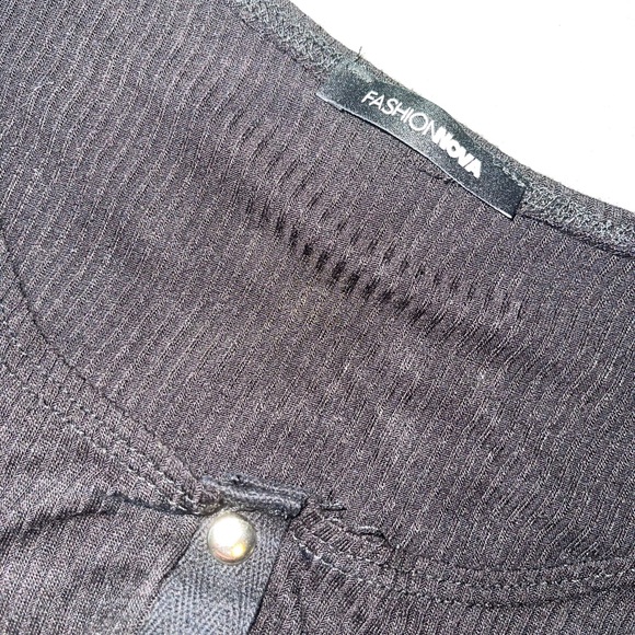 WOMANS FASHION NOVA CROPPED TIE TOP - Picture 4 of 5